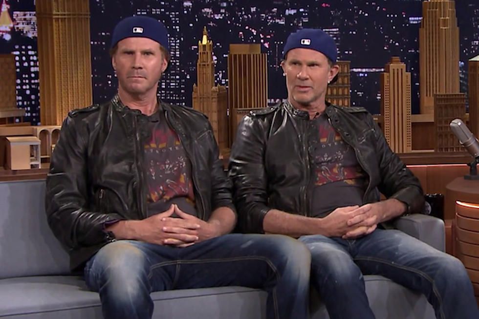 Chad Smith (ขวา) Will Ferrell (ขวา) บน