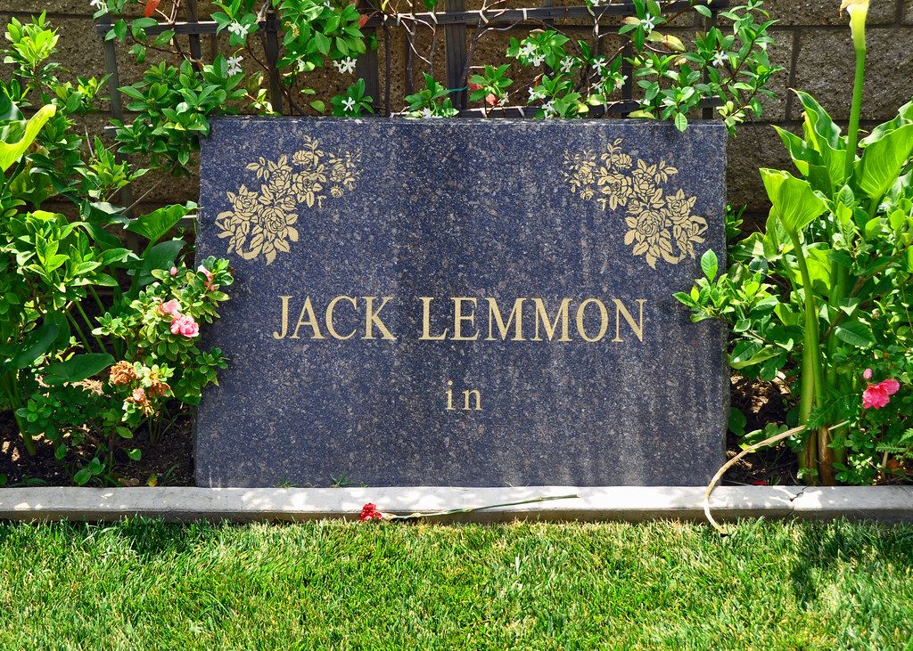 ผลการค้นหารูปภาพสำหรับ jack lemmon grave