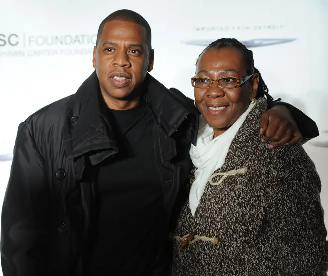 Jay Z afbilledet med sin mor Gloria.