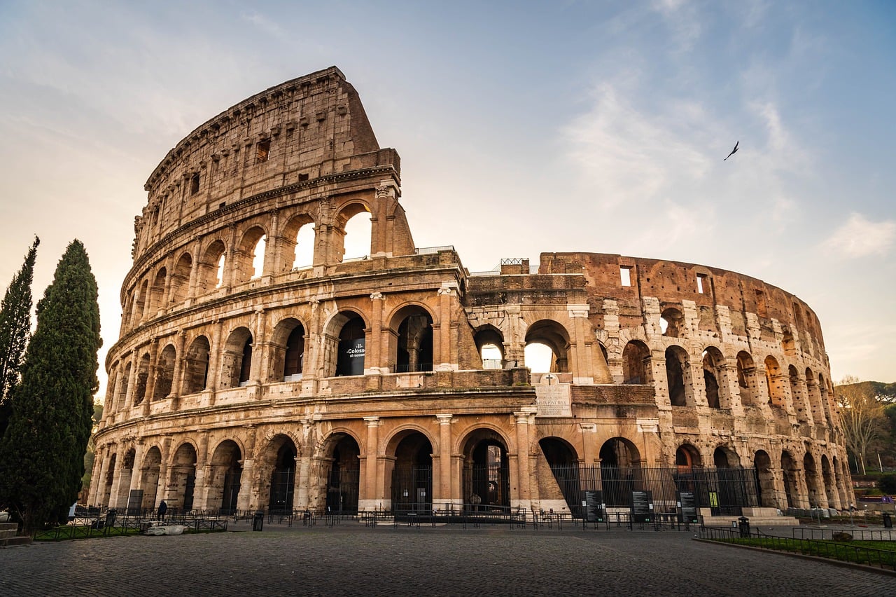 I detti latini più belli e famosi: frasi e massime della saggezza antica con significato e come usarle oggi
