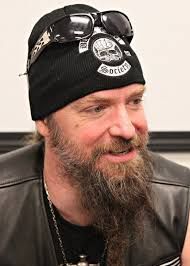 Zakk Wylde. un musicien, acteur, chanteur et auteur-compositeur américain bien connu pour son mandat de guitariste principal d