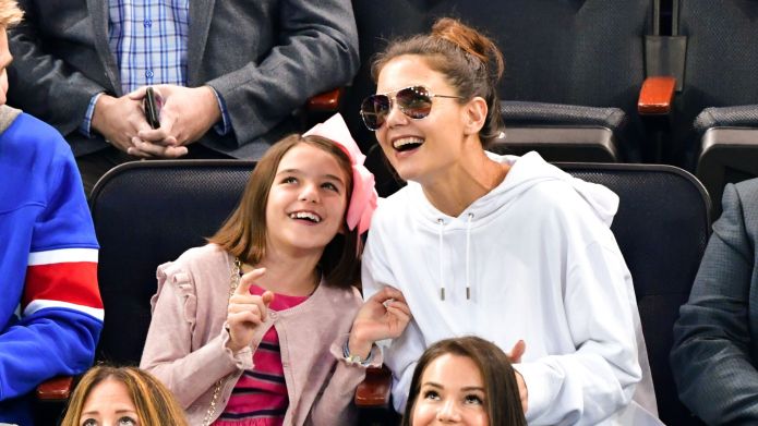 Suri Cruise med sin mor