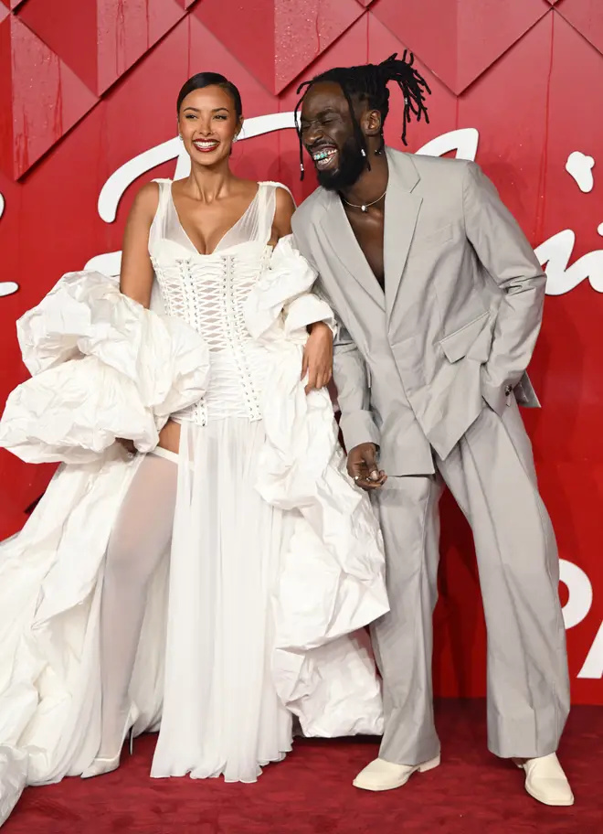 Maya Jama a certainement fait tourner les têtes aux Fashion Awards (en photo avec le co-animateur Kojey Radical).