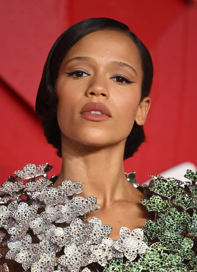   Taylor Russell a récemment passé beaucoup de temps au Royaume-Uni.