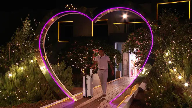  Jake Cornish là thí sinh đầu tiên rời Love Island All Stars.