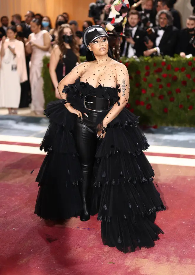 Nicki Burberry ruhát viselt a 2022-es Met Gálán.