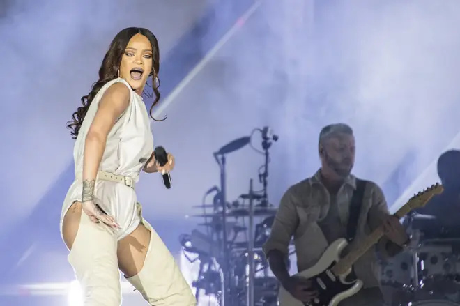   Rihanna esinemas ANTI maailmaturneel 2016. aastal.