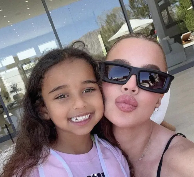 นอกจากนี้เขายังอัปโหลดรูปภาพของ Dream และ Khloe ลูกสาวของเขา