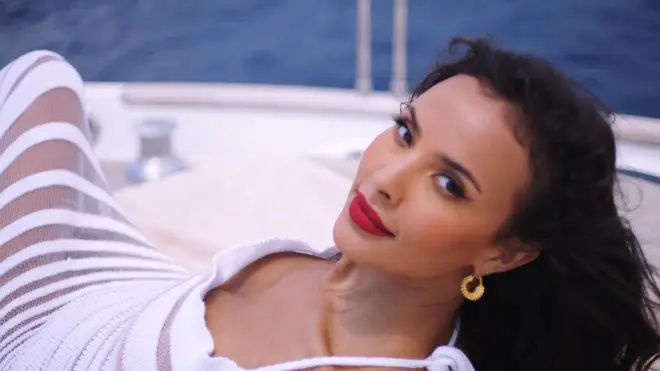 Maya Jama est de retour pour présenter une autre saison.