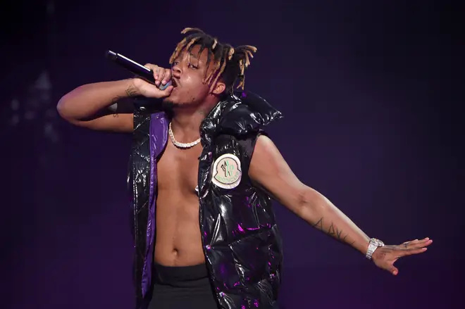 Juice WRLD 是一位崭露头角的说唱歌手,21 岁时不幸去世。