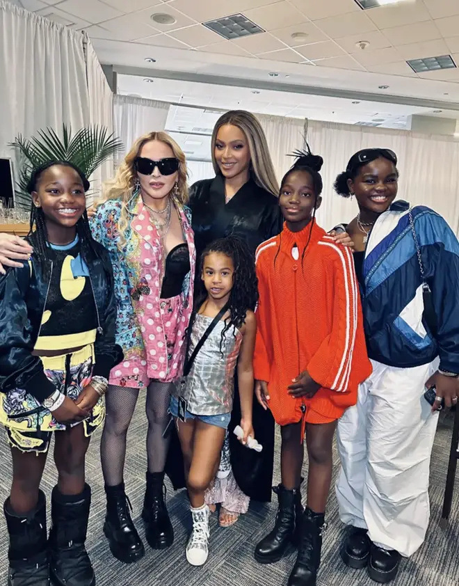  Beyoncé se nedávno viděla s dcerou Rumi (uprostřed).