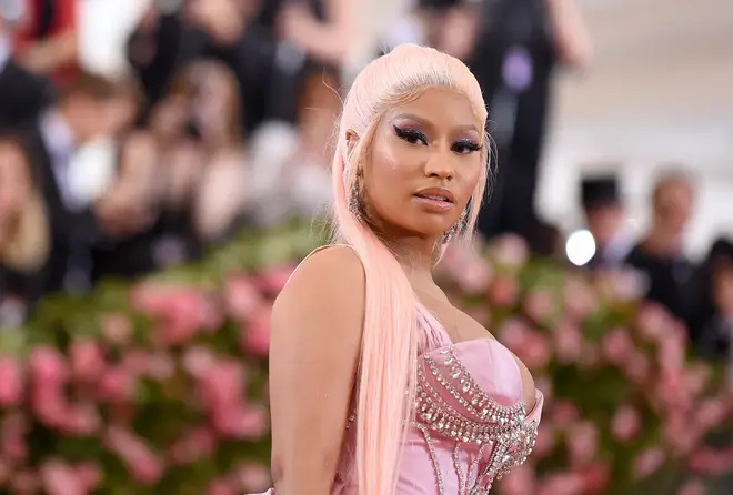   ظهرت Rapstress Nicki Minaj على المسار الجديد.