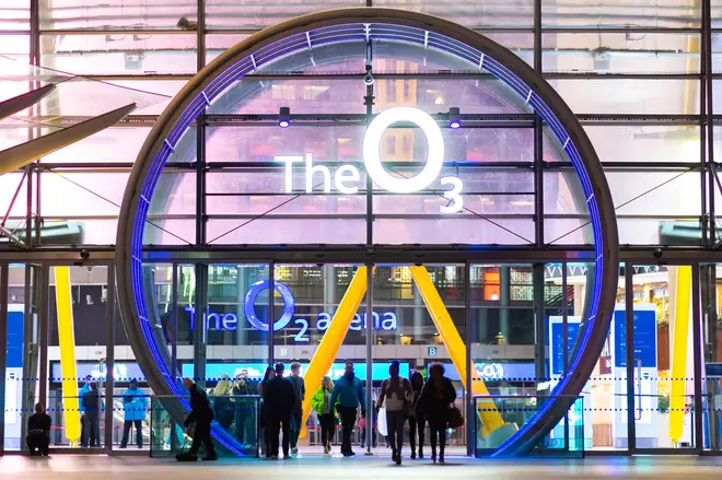   Drake ได้เปลี่ยนป้าย O2 Arena เป็น'The O3' ahead Of Drake Residency at The O2 Arena on March 31, 2019 in London, England