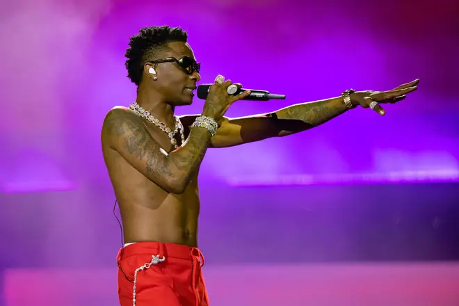   Wizkid แสดงที่สนามกีฬาท็อตแนมฮอตสเปอร์