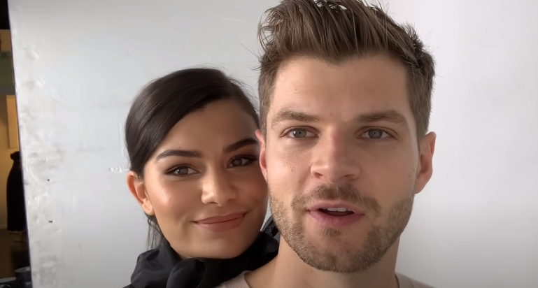 Jim și prietena Sarah